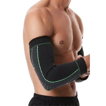 Homme portant un manchon bras de compression Cocoonease noir et vert, conçu pour le soutien musculaire et la récupération sportive.